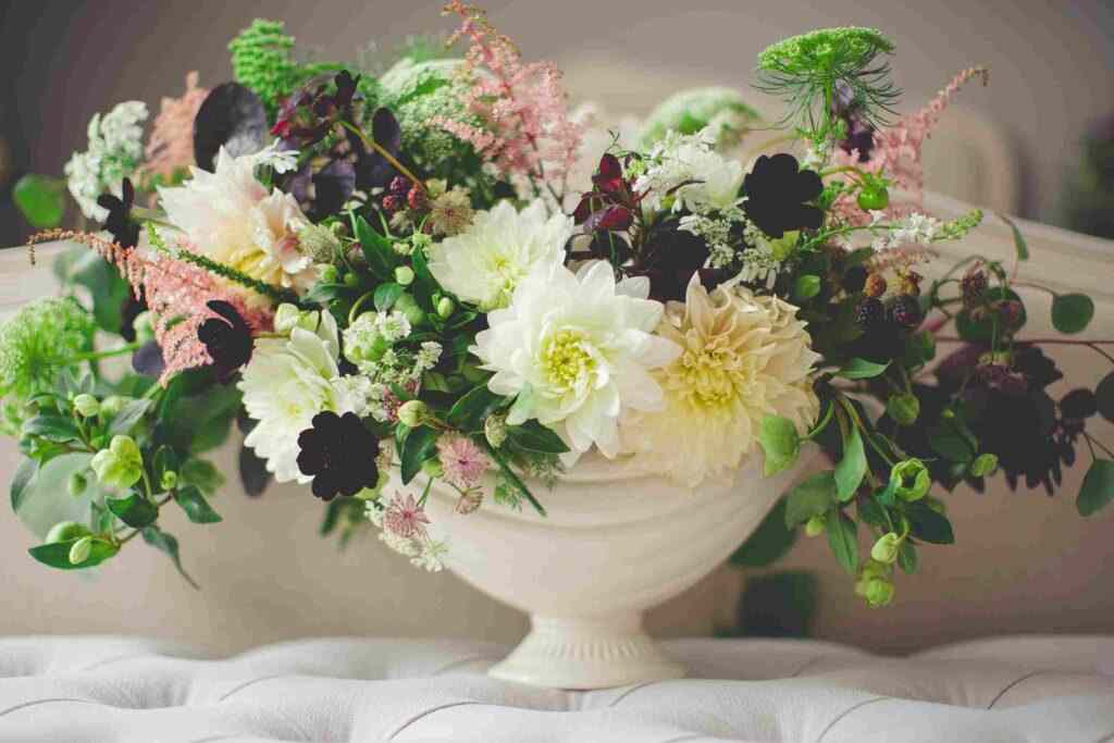 What Different Funeral Flowers Really Mean: Expert Tips for